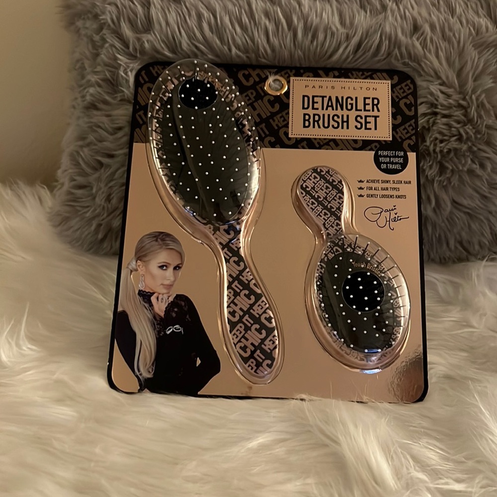 Paris Hilton Brush Set